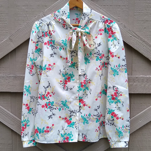 Tops - Vintage Cream Floral Pussy Bow Neck Blouse